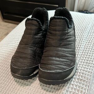 Merrell boys size 5, women’s size 6.5 winter shoes!